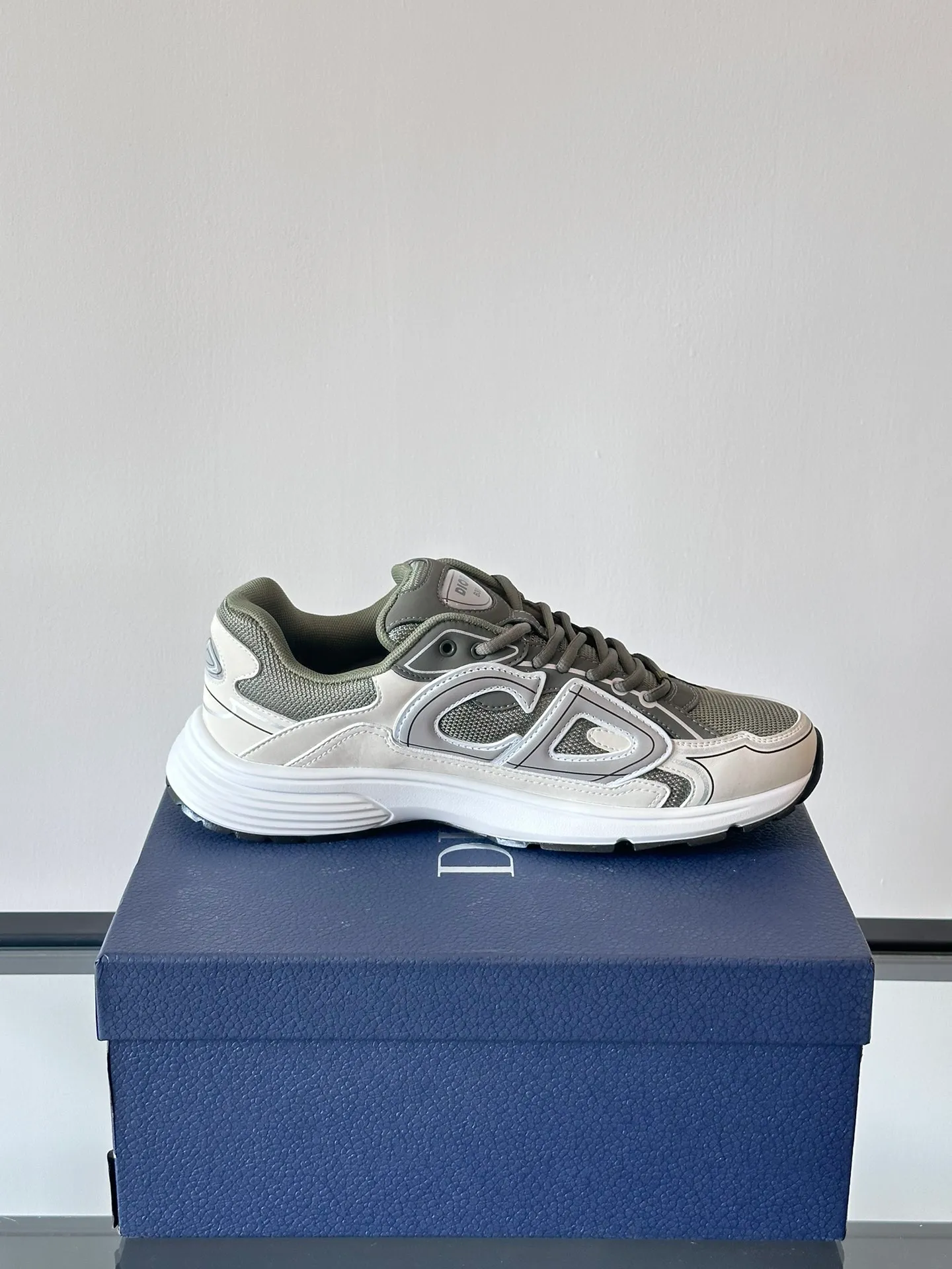Men's Men's Shoes 💰p440 "Dio*" Dior B30 series sports shoes, multi-color mesh fabric and multi-color technical fabrics, this season's new B30 low-top sports shoes are one of the flagship styles of the series. Crafted from multicolor mesh and technical fabrics, it's finished with a reflective "CD30" graphic and silver-toned "DIOR B30" and "CD30" logos on the heel and tongue. An extra-light, sculpted rubber sole with signature accents adds style, while internal stretch details create ideal comfort. It can be matched with various casual styles to show a fashionable and modern sports style. Size: 38-44 (45-46 customized)